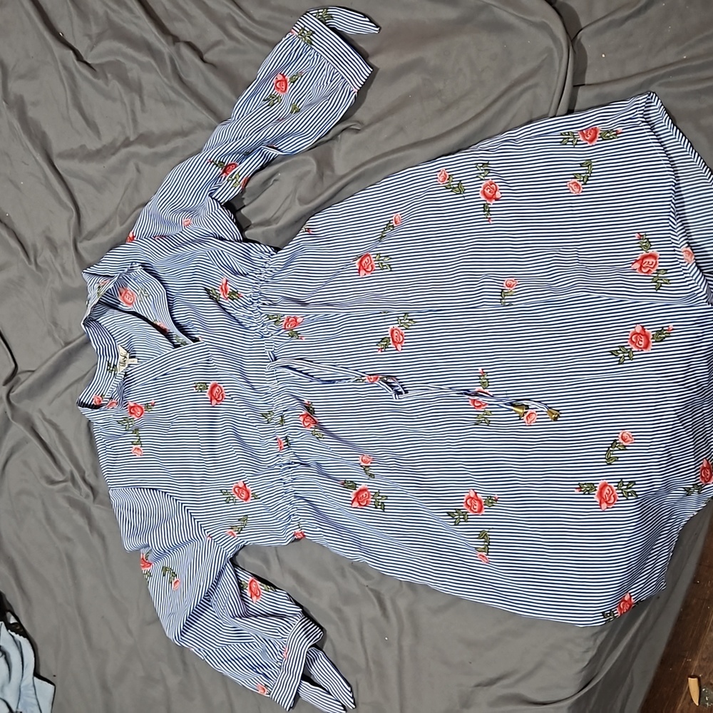 Size large maternity shirt